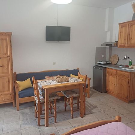 סקופלוס טאון Nikolaos Studios Apartments מראה חיצוני תמונה
