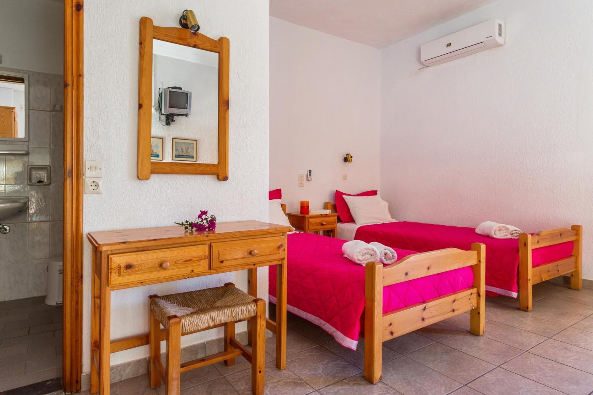 סקופלוס טאון Nikolaos Studios Apartments מראה חיצוני תמונה