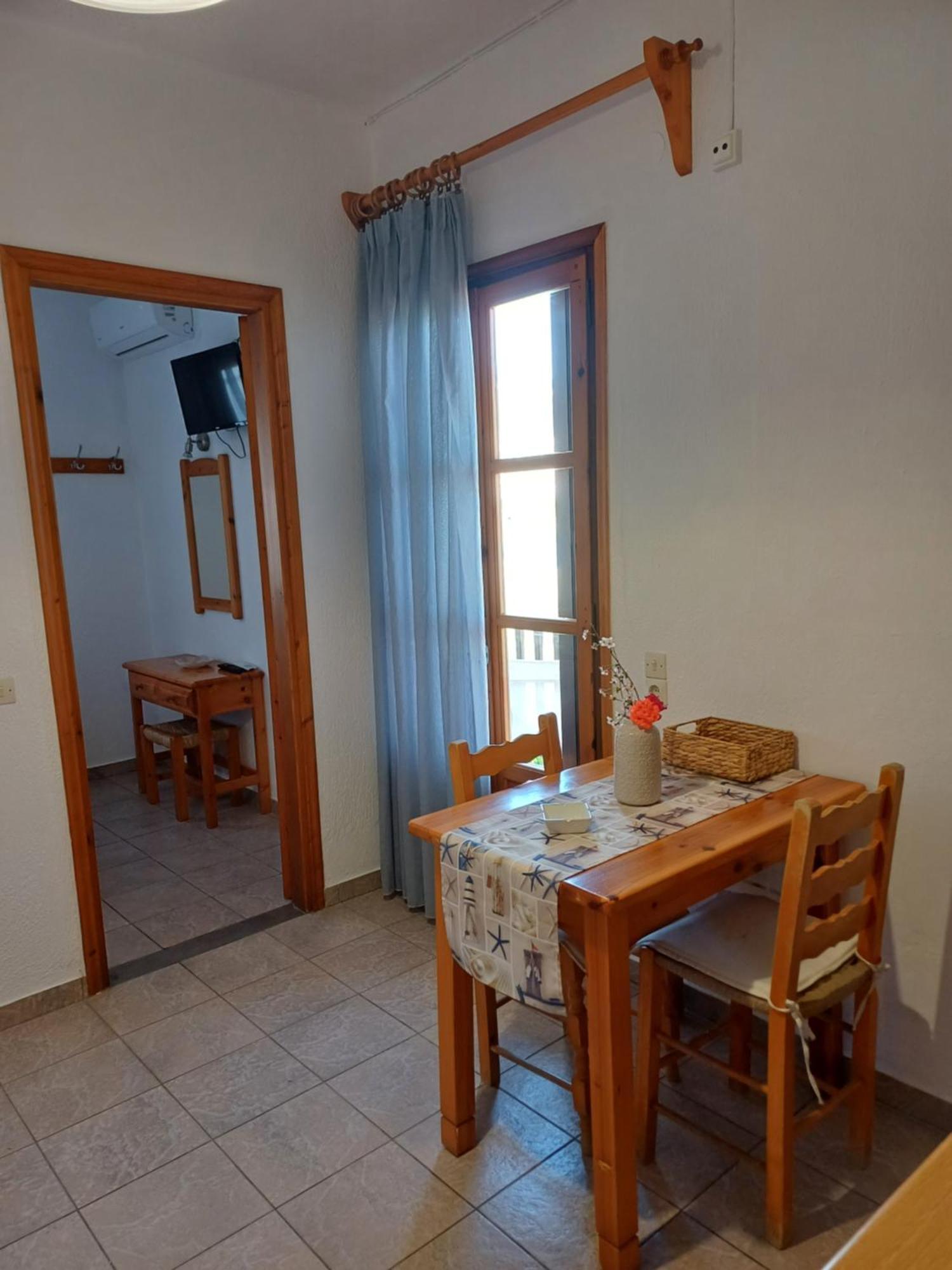 סקופלוס טאון Nikolaos Studios Apartments מראה חיצוני תמונה